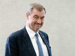 markus soeder beim pressestatement am rande der 1063 sitzung des bundesrates im plenarsaal des preussischen herrenhauses berlin 27 03