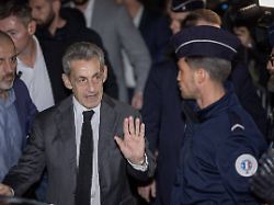 nicolas sarkozy dedicace son dernier livre le journal d un prisonnier editions fayard librairie de la presse