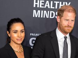 october 9 2025 new york united states l r meghan duchess of sussex and prince harry duke of sussex attend the project healthy minds 3rd annual gala at spring studios