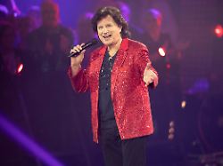 olaf der flipper in der tv show silvester schlagerbooom 2026 live die wunderlichtershow im bmw park muenchen 31 12