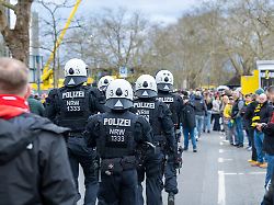 polizeikraefte vor de stadion ger borussia dortmund borussia dortmund 09 vs fc bayern munich fussball bundesliga bundesliga spieltag 24 saison 2025 2026 28 02