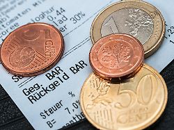 preissteigerungen und inflation in europa kassenzettel aus dem supermarkt 1