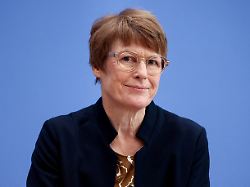 prof dr veronika grimm a member of germany s economic advisory council poses during the annual economic situation report briefing in berlin germany november 12 2025