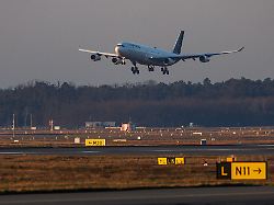 rueckholaktion fuer evakuierungsfluege erhebt das auswaertige amt einen kostenbeitrag der sich meist am preis eines economy linienflugs orientiert