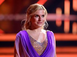 saengerin jeanette biedermann ist ausgeschieden bei der 18 staffel der rtl tanzshow lets dance im coloneum koeln 25 04