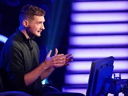 soeren henschel die verwendung des sendungsbezogenen materials ist nur mit dem hinweis und verlinkung auf rtl gestattet