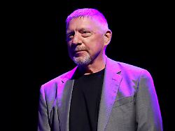 tennis legende boris becker auf der lit colonge spezial veranstaltung zur vorstellung seines neuen buchs inside gewinnen verlieren neu beginnen im theater am tanzbrunnen koeln 21 10