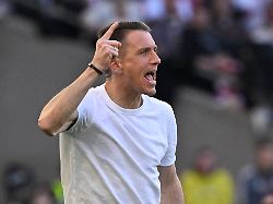 trainer coach daniel bauer vfl wolfsburg am spielfeldrand gestik geste vfb stuttgart vs vfl wolfsburg wob 01 03