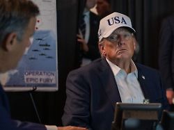 trump verfolgt den militaereinsatz im iran gemeinsam mit seinem team aus florida