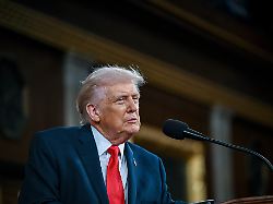 us praesident donald trump haelt die rede zur lage der nation vor einer gemeinsamen sitzung des kongresses im us kapitol