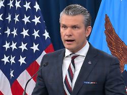 us verteidigungsminister pete hegseth spricht waehrend einer pressekonferenz im pentagon