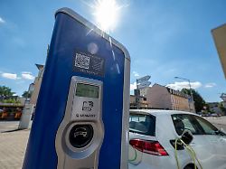 umgewoehnung fuer neulinge kann das laden eines e autos zunaechst die ein oder andere frage aufwerfen