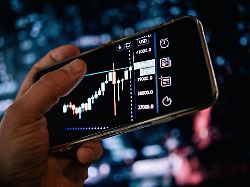 unsichere zeiten bringen auch die boersen unter druck kursschwankungen muessen anlegerinnen und anleger aushalten koennen