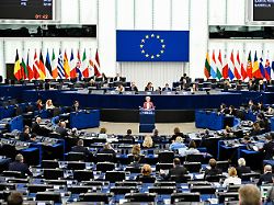 ursula von der leyen praesidentin der europaeischen kommission eu spricht im eu parlament waehrend einer gemeinsamen debatte ueber die situation im nahen osten