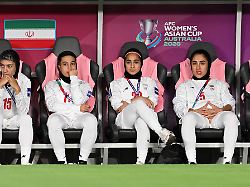 von irans fussballerinnen haben einige nach dem aus beim asien cup asyl in australien beantragt