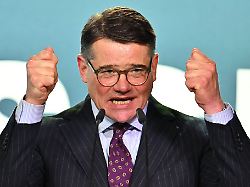 vor gut 2 000 besuchern sprach rhein ueber die bedeutung offener debatten zu themen wie migration und sicherheit