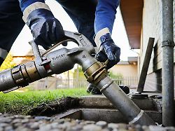 wer jetzt unbedingt heizoel benoetigt sollte nur so viel kaufen wie unbedingt benoetigt wird und die weitere entwicklung der preise im blick behalten