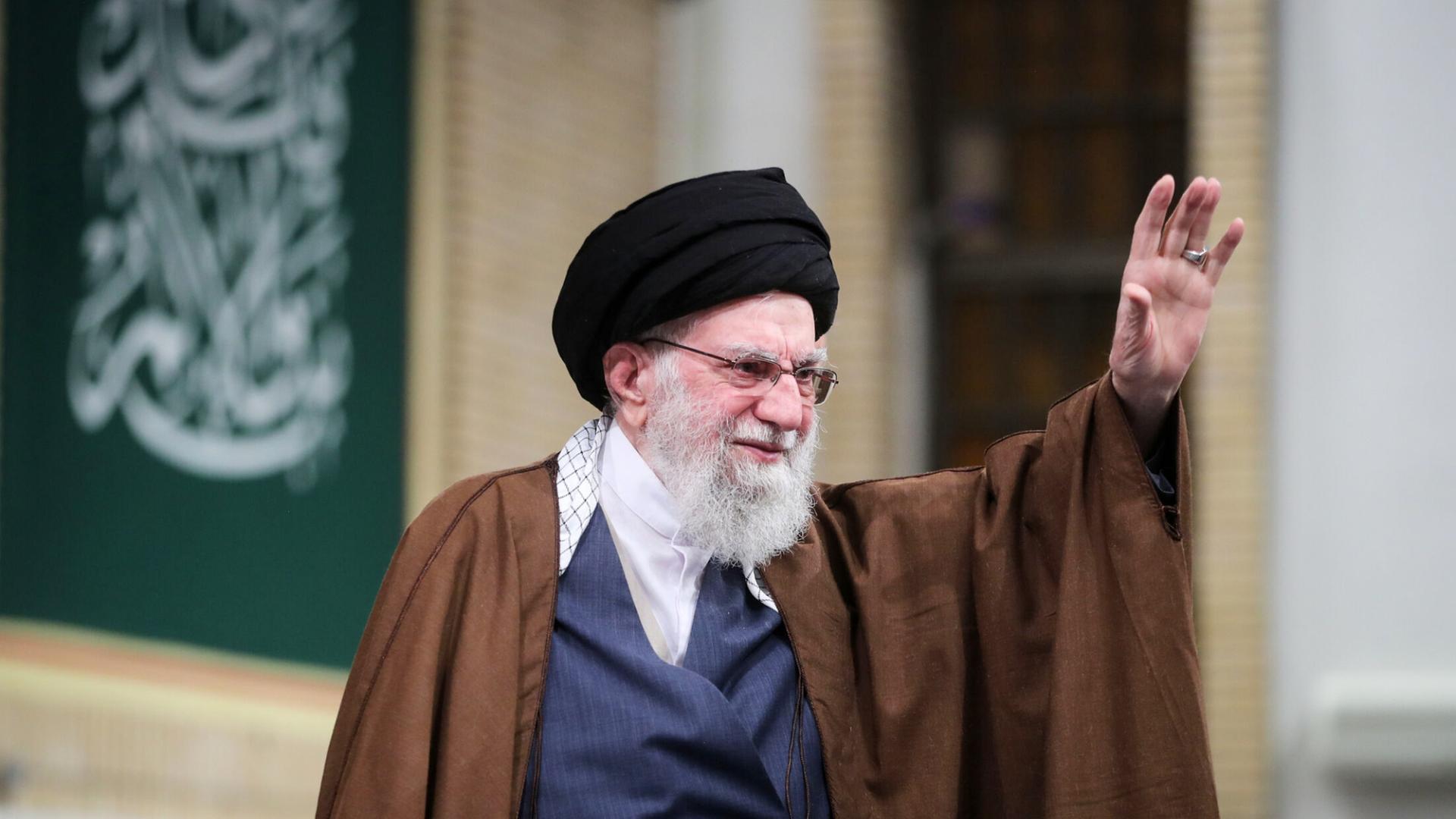 ajatollah ali khamenei 100