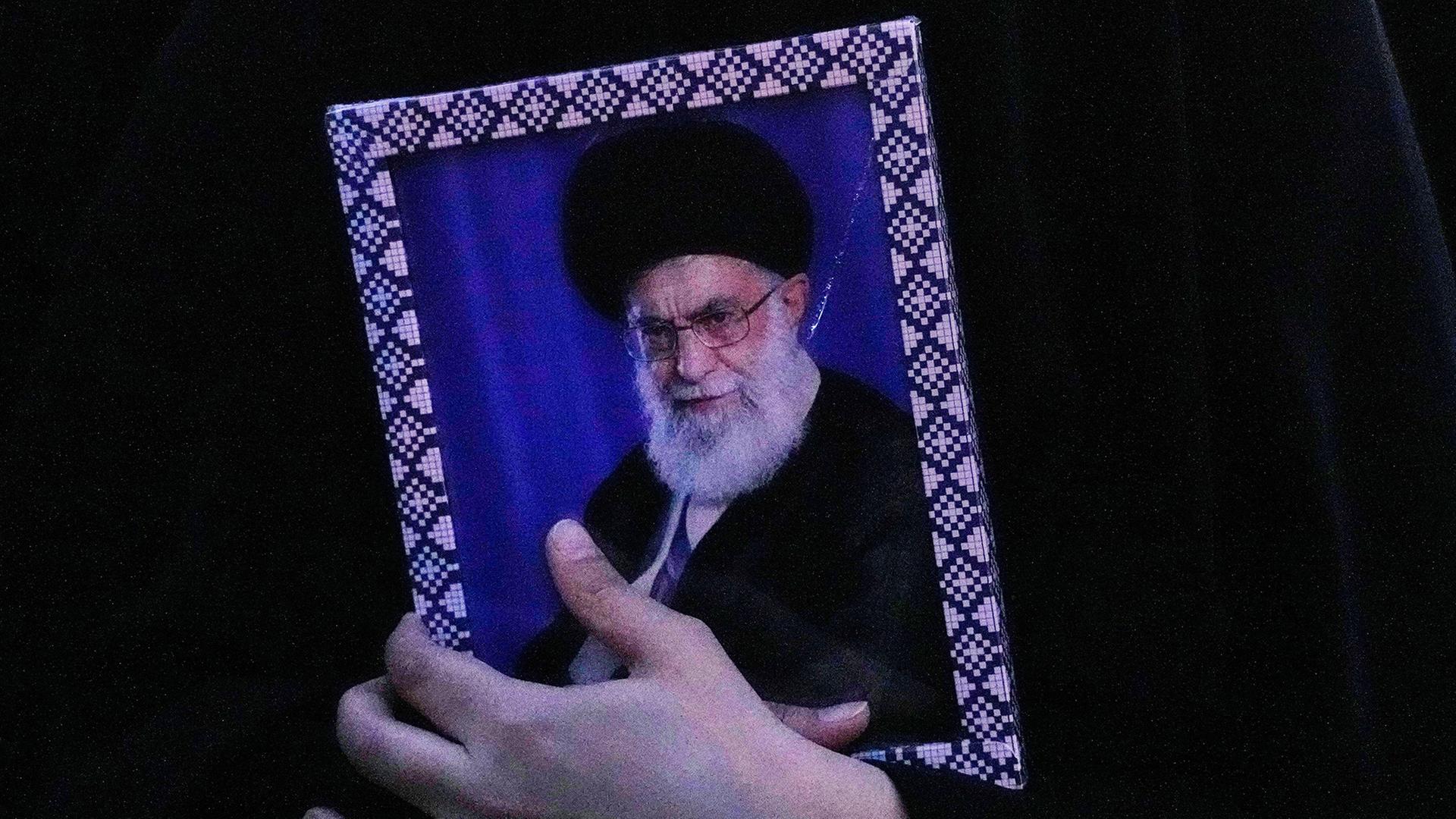 ajatollah ali khamenei 102