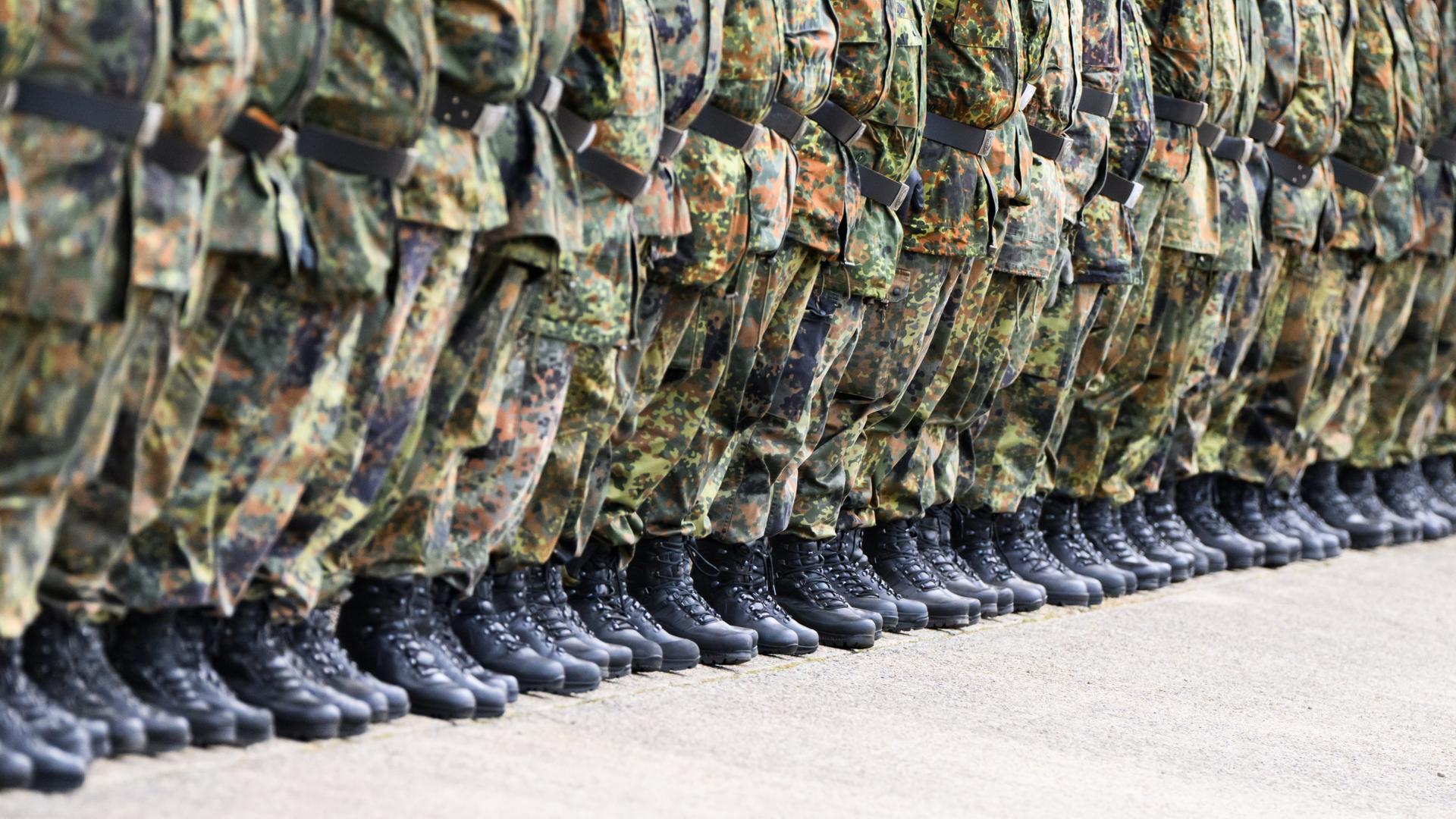 bundeswehr soldaten unterkoerper 100