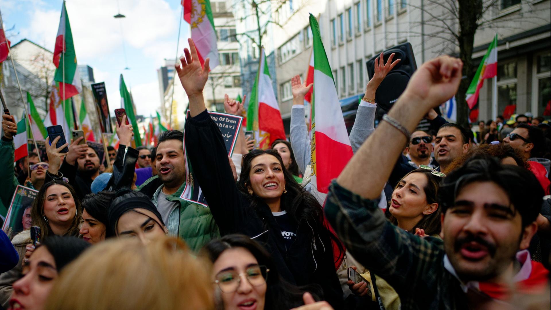 demo iran duesseldorf 100