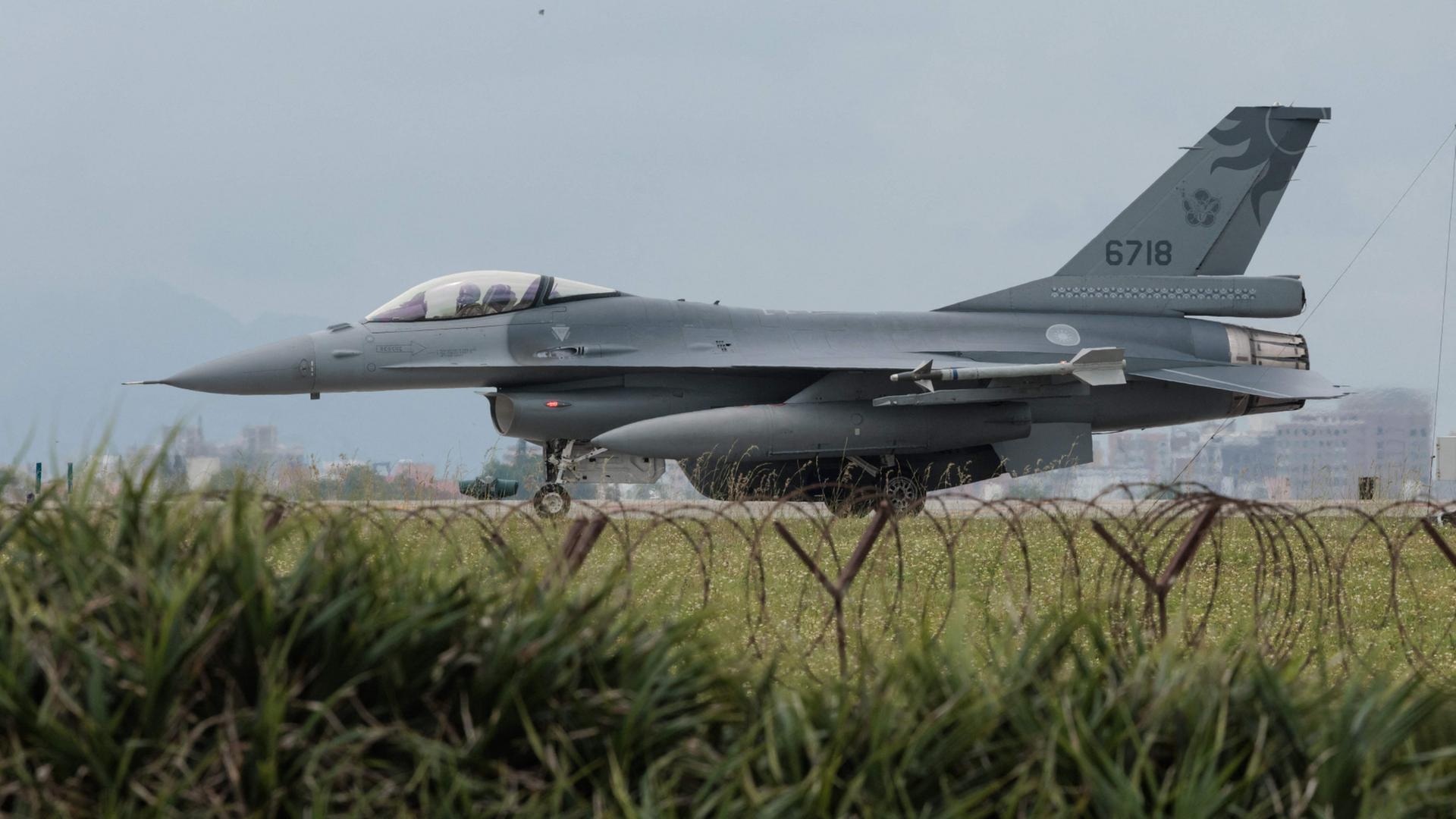 f 16 jet 102