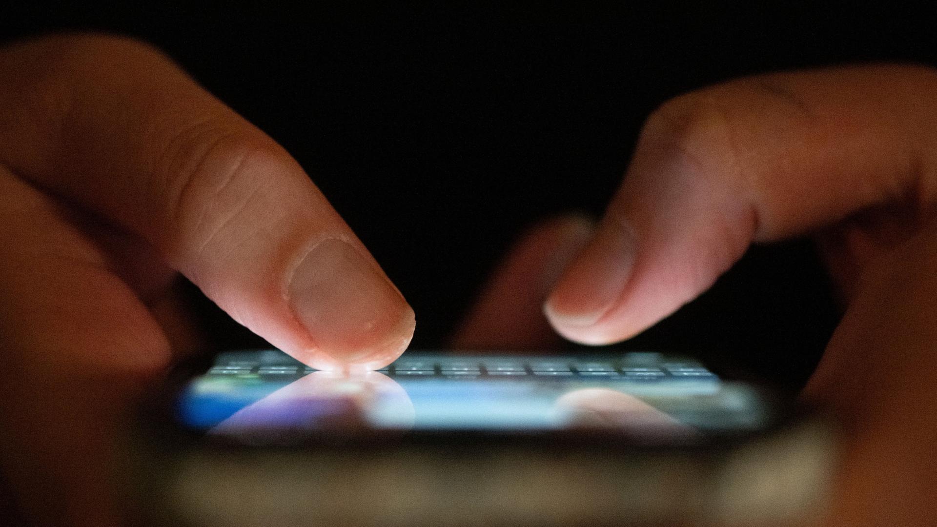 haende smartphone 102