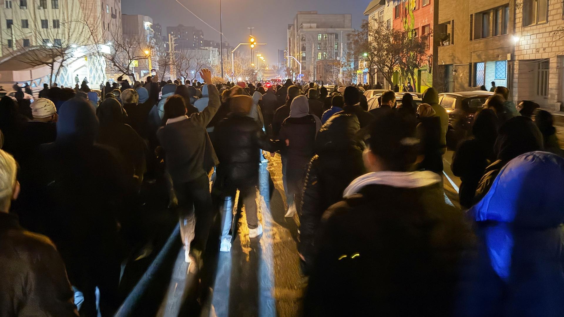 iran teheran demonstranten 100