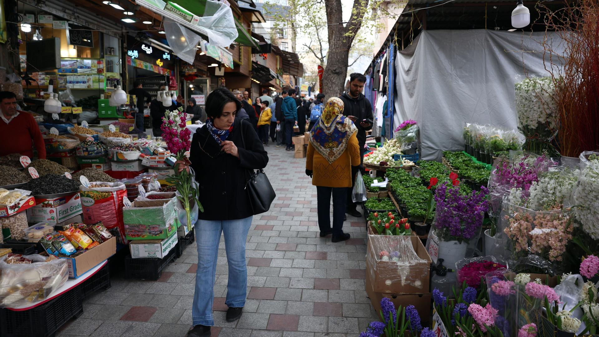 iran teheran markt blumen neujahresfest 100