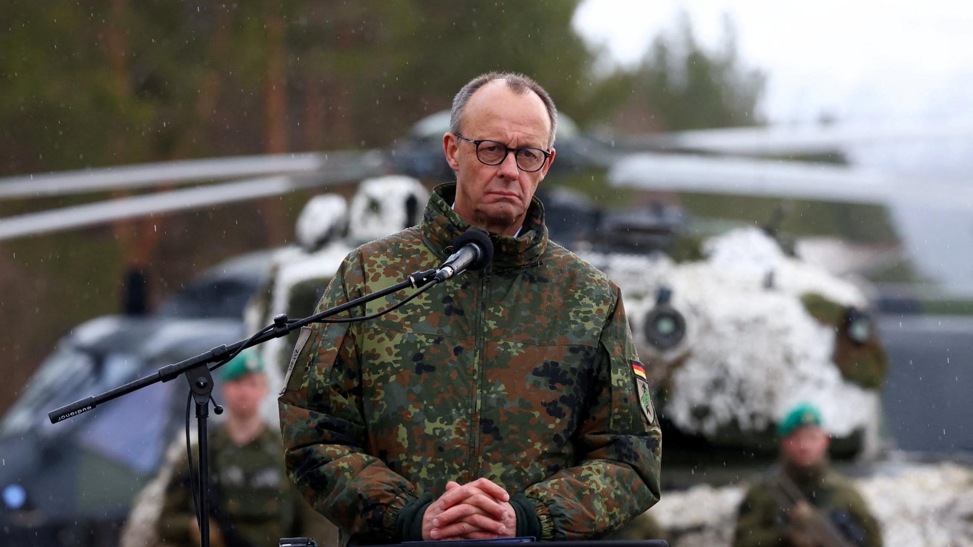 kanzler merz flecktarn helikopter 100