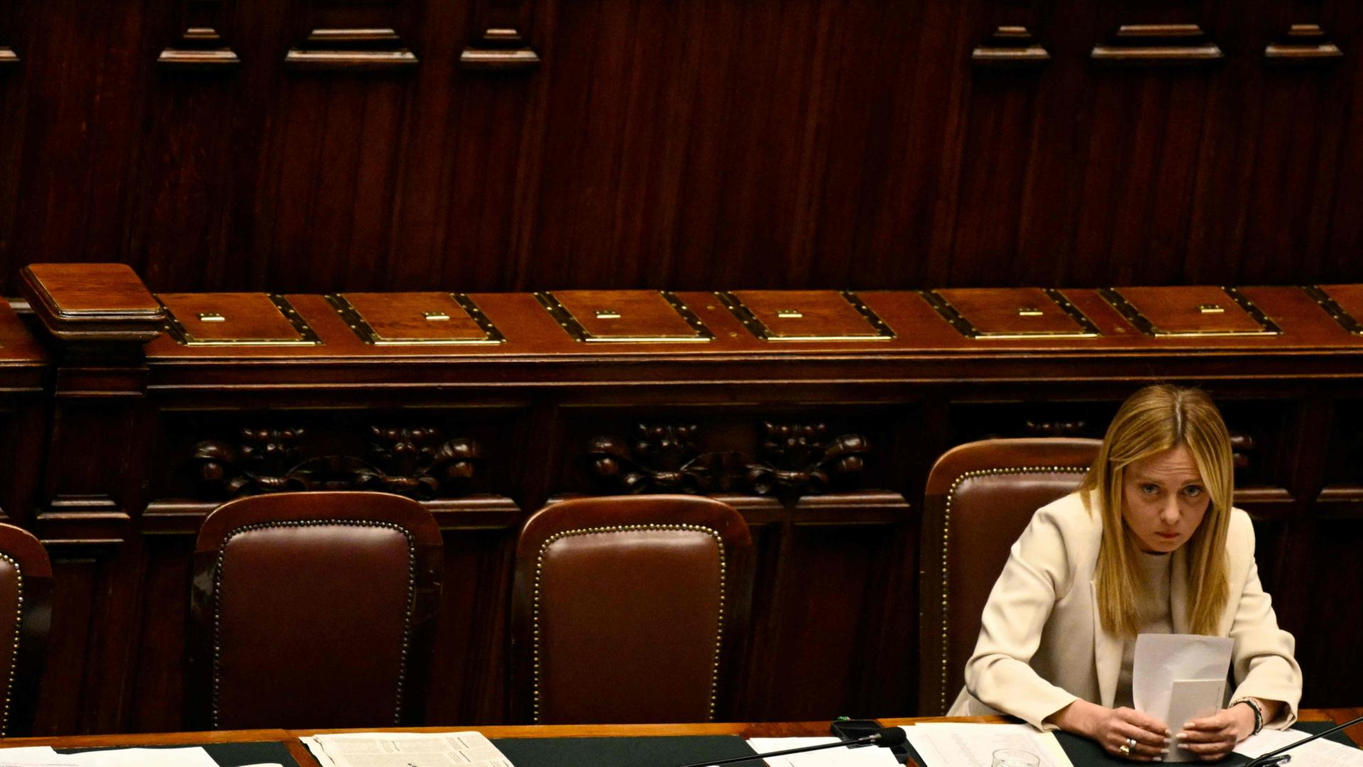 meloni parlament 100