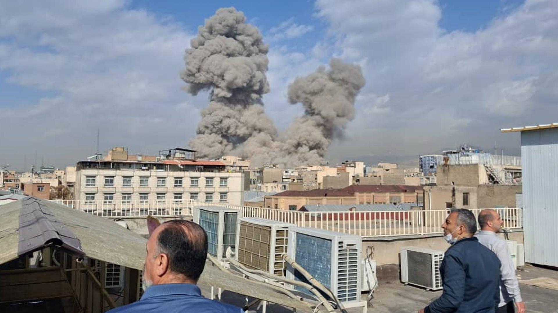 rauchsaeulen iran 100