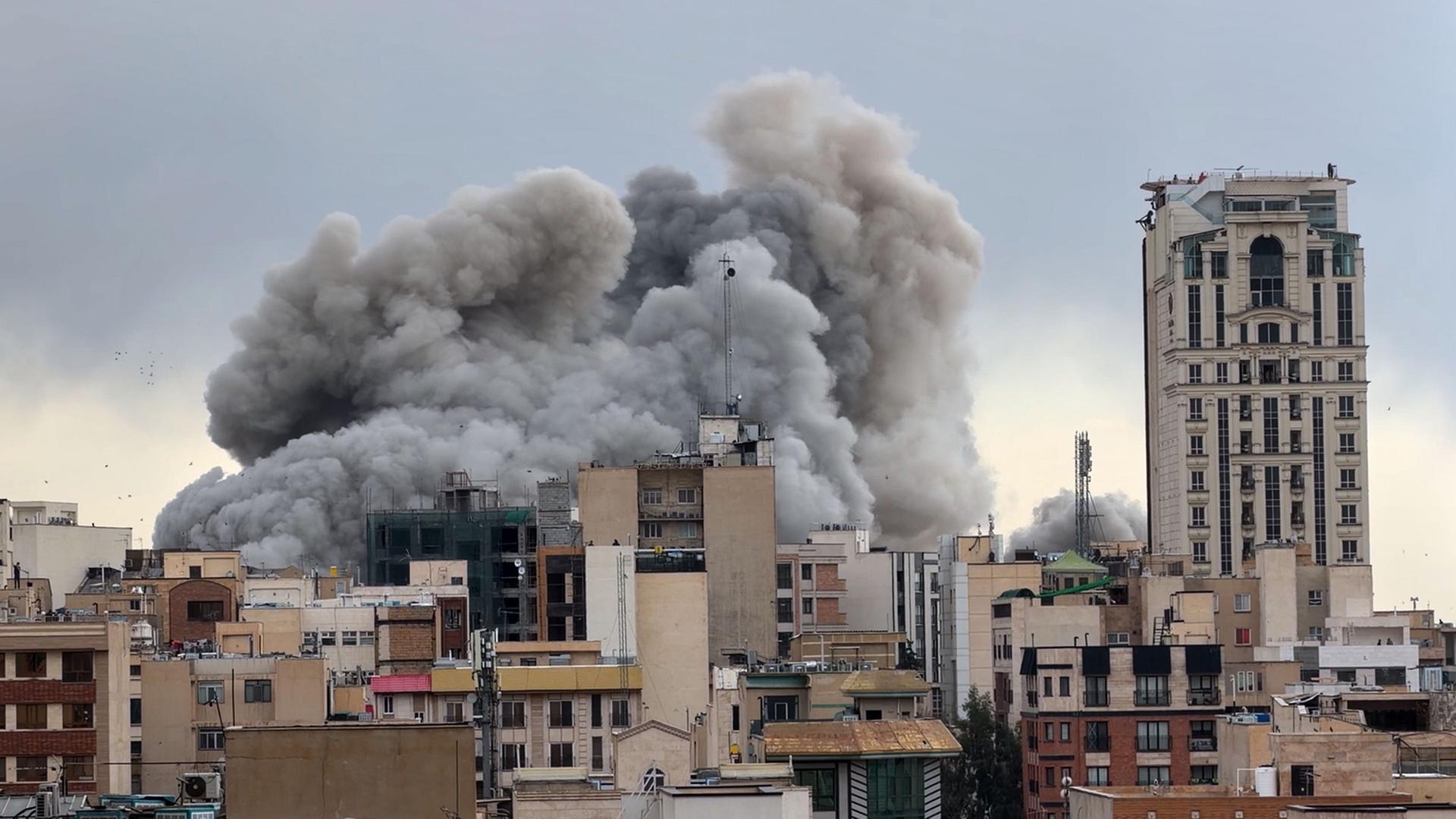 rauchwolken teheran 106