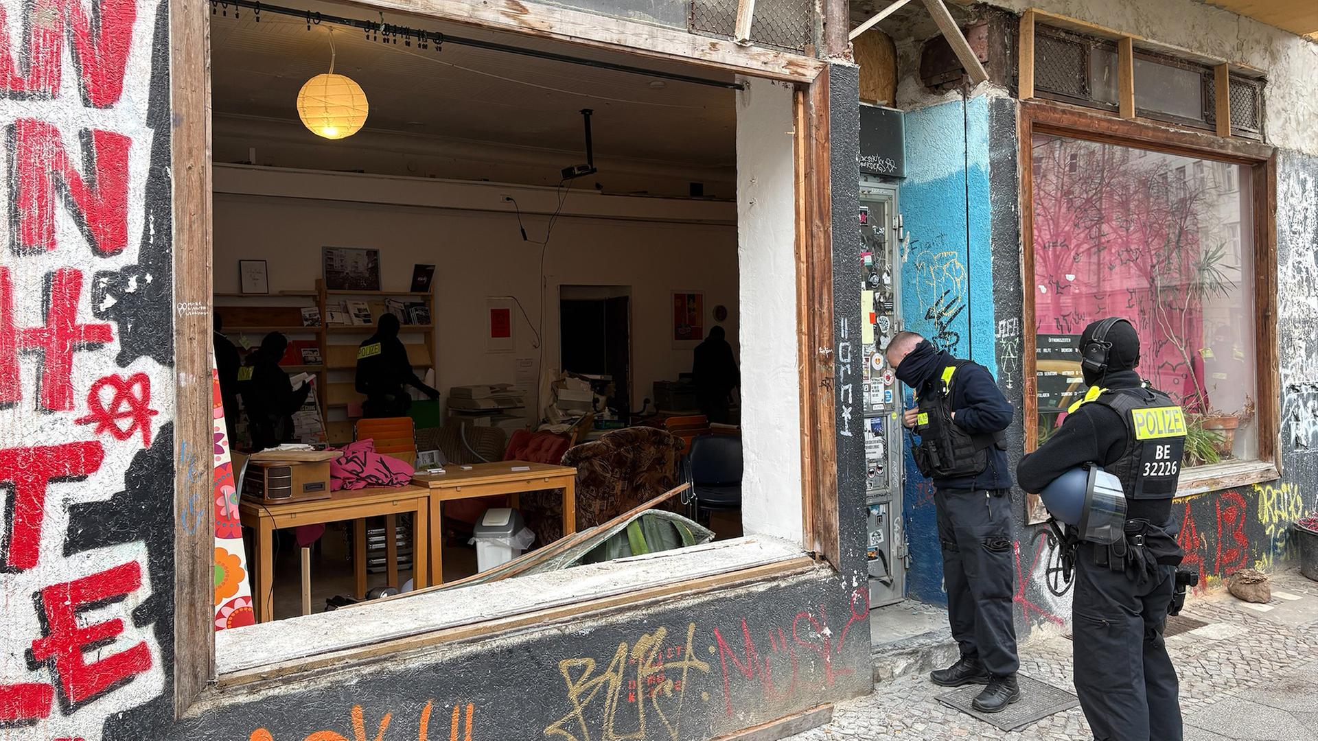 rbb durchsuchungen nach anschlag auf stromnetz 100