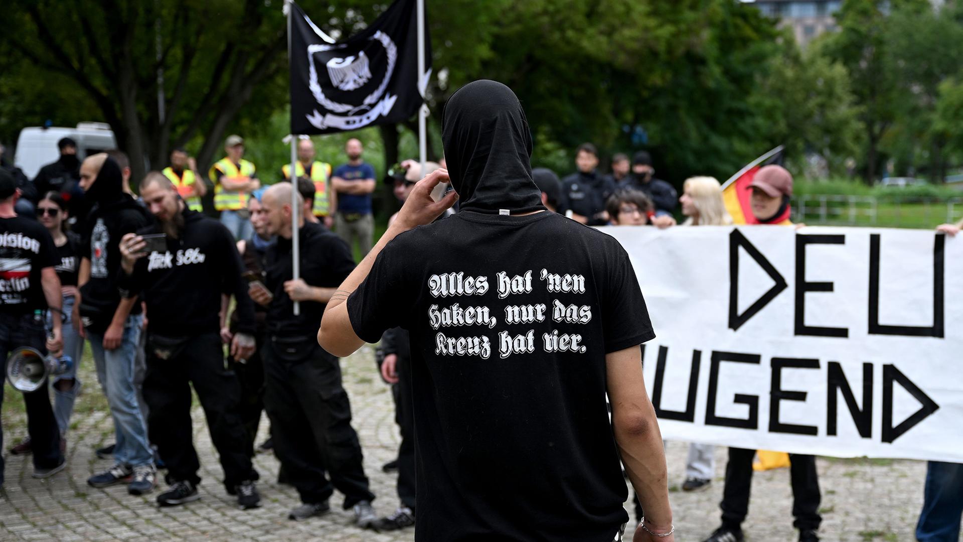 rechtsextremismus deutschland 100