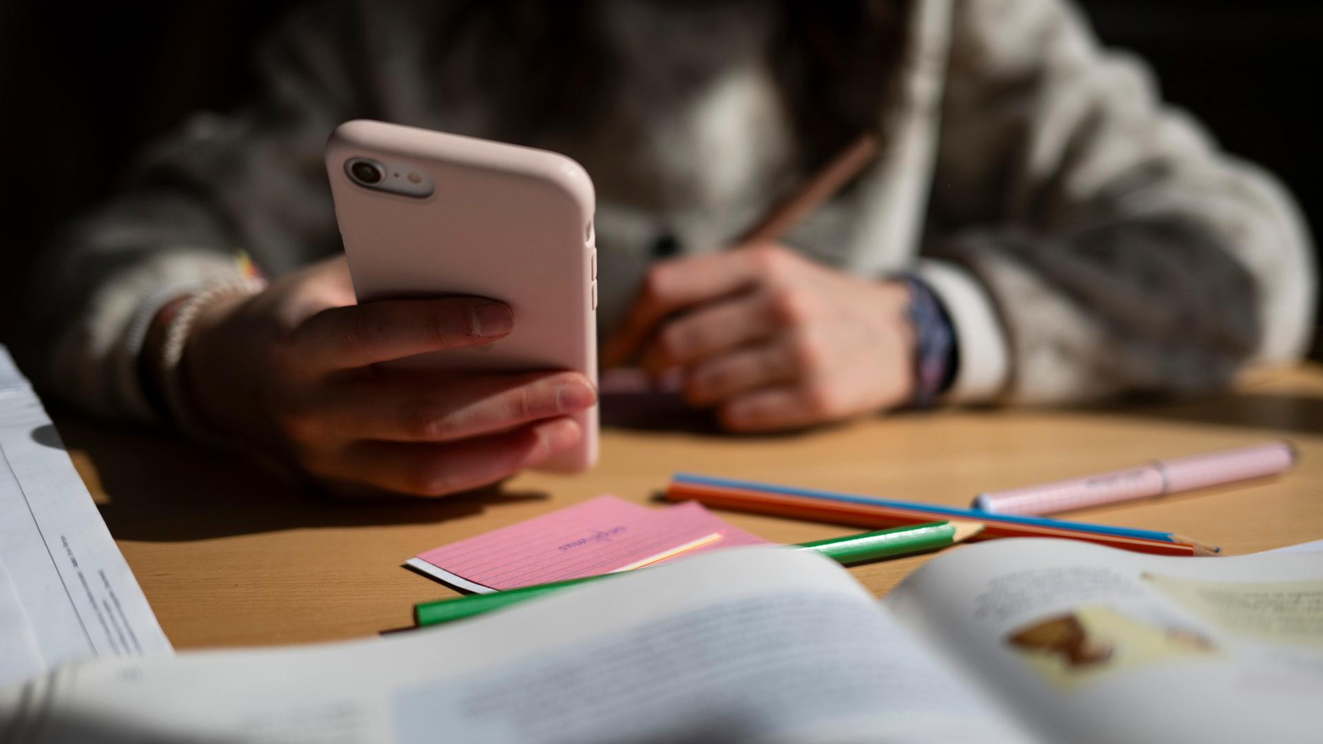 schulkind smartphone 102