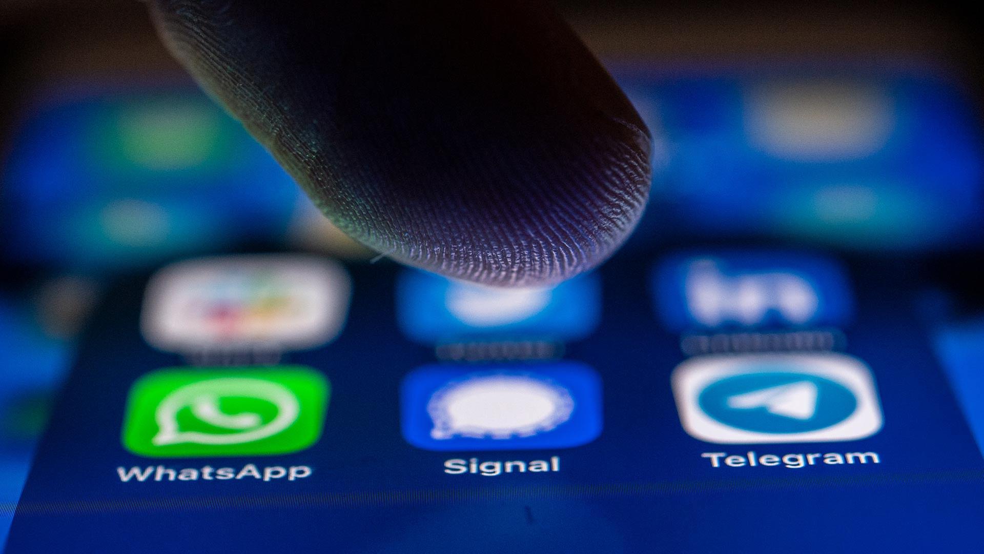 signal messenger 104