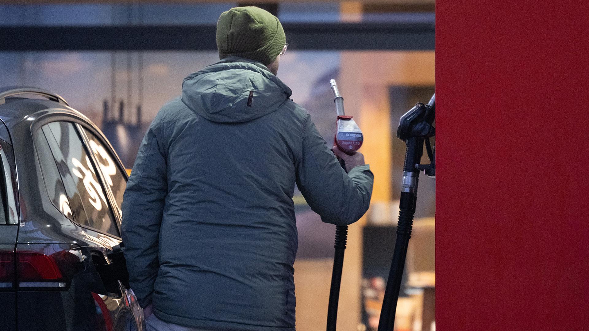 tankstelle zapfsaeule 102