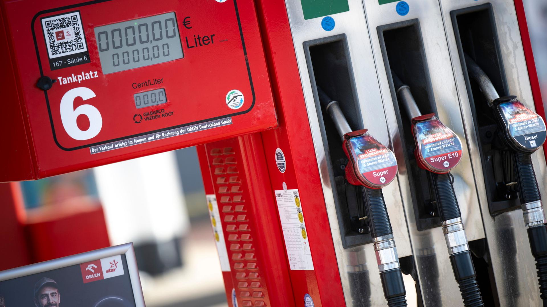 tankstelle zapfsaeule 104