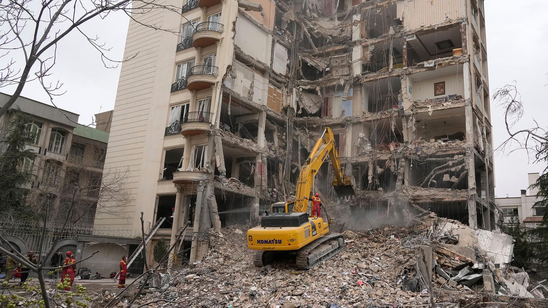 teheran abrissbagger 100