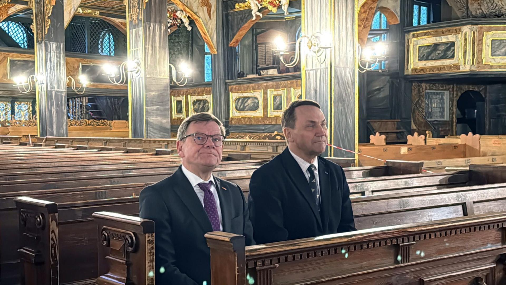 wadephul sikorski in polen kirche 100