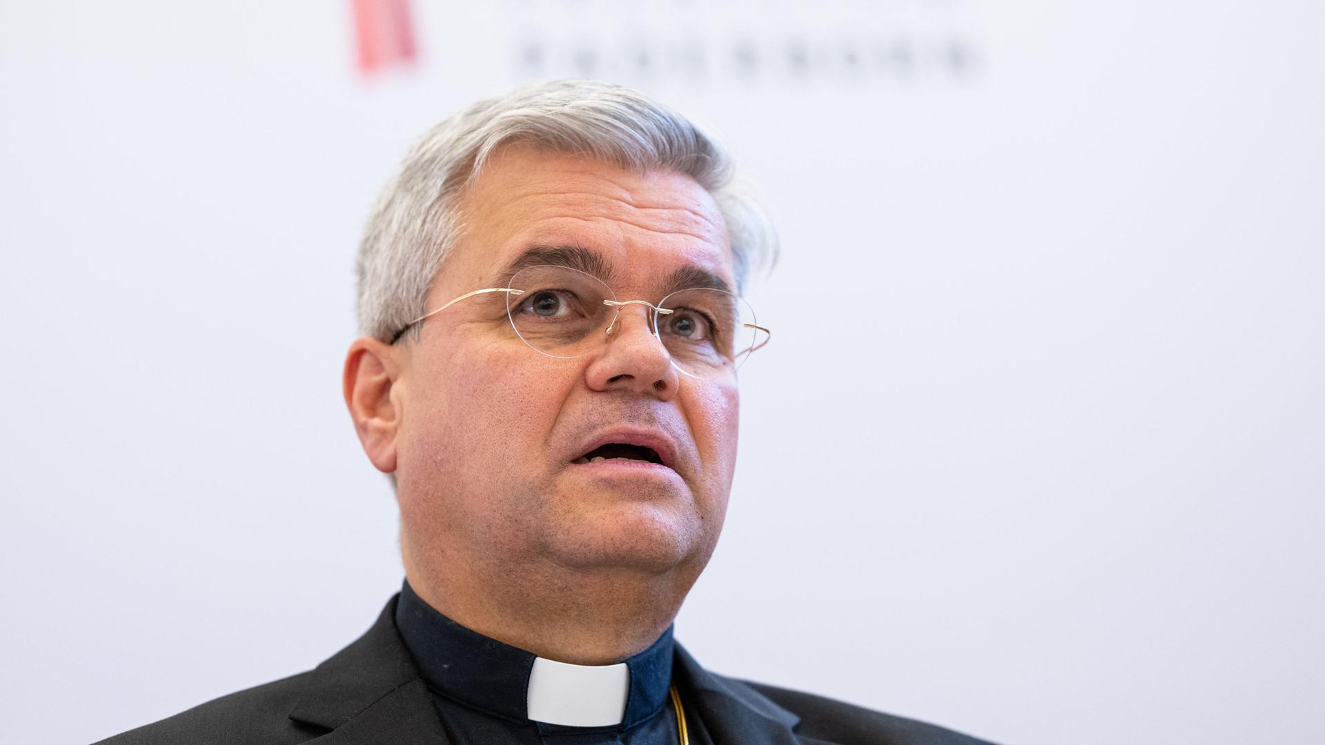 wdr der paderborner erzbischof udo markus bentz nimmt heute stellung zur gestern veroeffentlichten studie 100