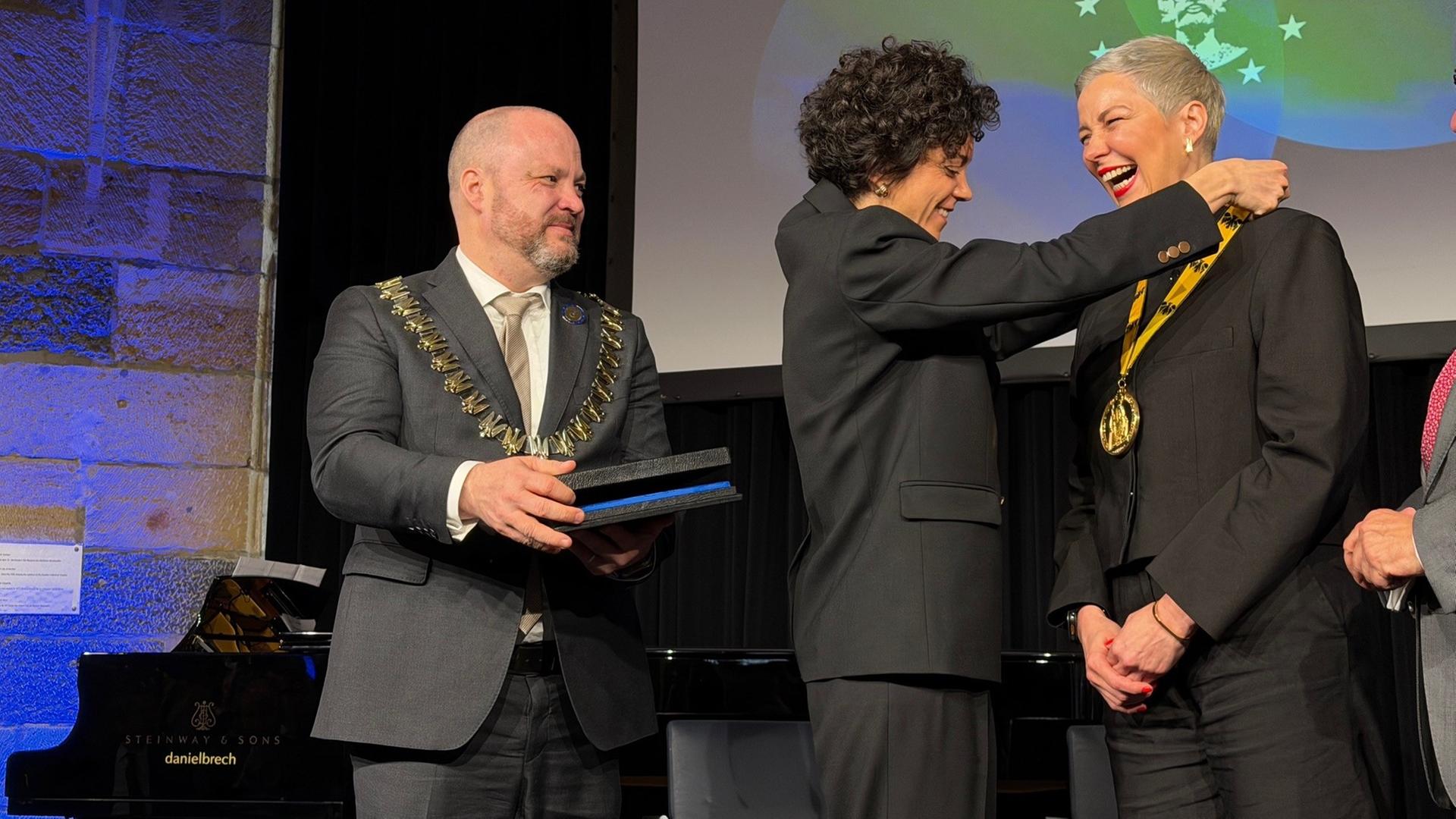 wdr nach haftentlassung buergerrechtlerin kalesnikava erhaelt karlspreis 102