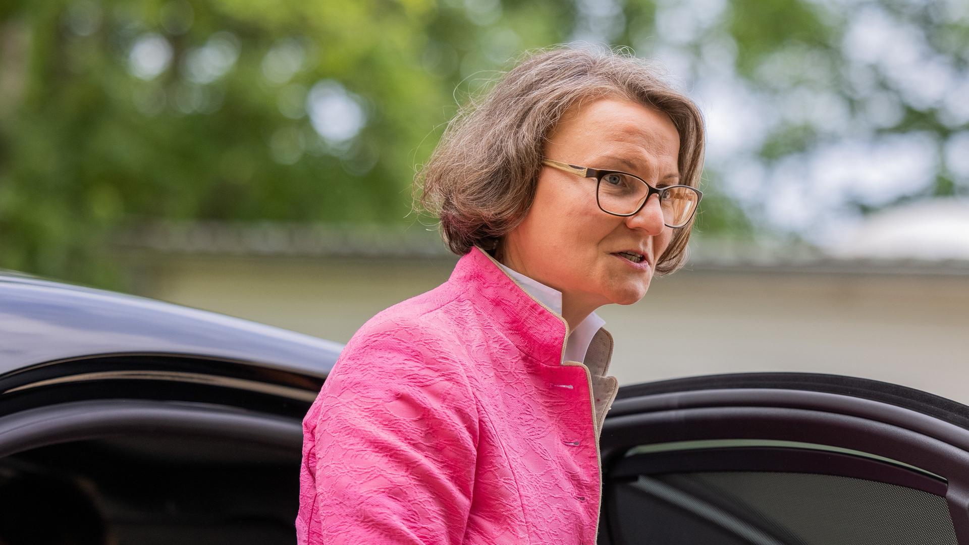 wdr wollte keinen hybrid mehr ministerin scharrenbach 100