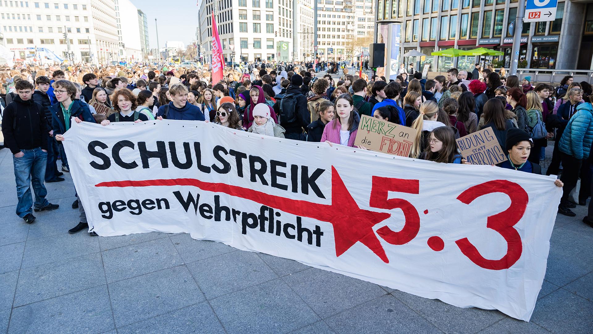 wehrpflicht demonstration 100
