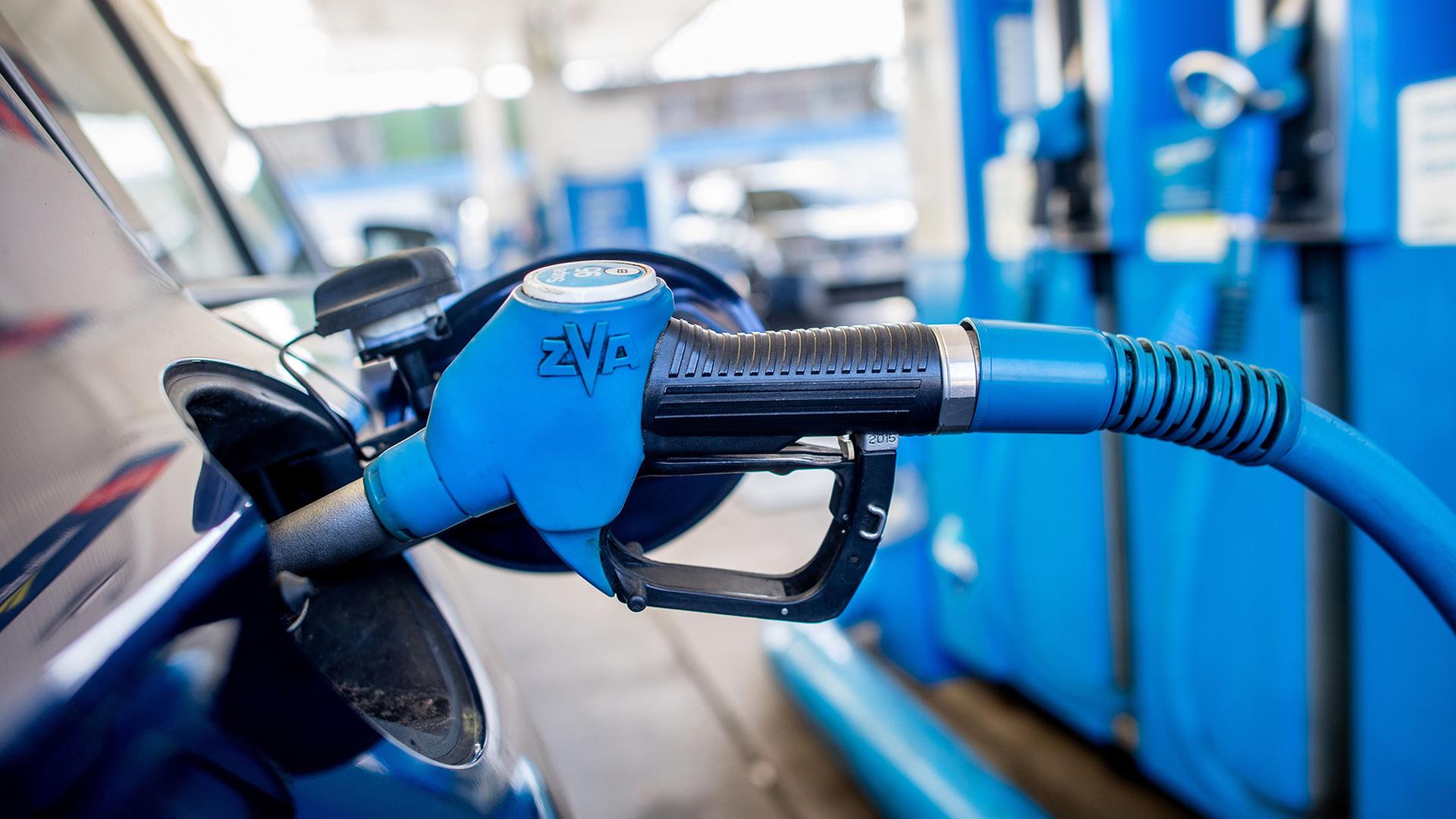 zapfpistole tankstelle 100