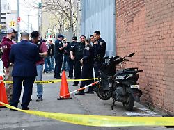 01 04 2026 usa new york mitglieder der nypd crime scene unit kriminaltechnische einheit der polizei untersuchen den tatort in brooklyn new york