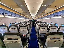 16 1 2025 kabine innenraum der passagierkabine eines airbus a320 der lufthansa