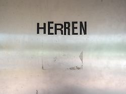 26 07 2013 brekendorf schleswig holstein deutschland wc schild an einer alten autobahn wc anlage an der a7 0rx130726d126caro