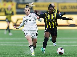 260402 nina luhrben of eintracht frankfurt and monica jusu bah of haecken during the uefa women s europa cup semifinal between haecken and eintracht frankfurt on april 2 2026 in gothenburg
